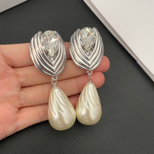437#New AR Advanced Light Luxury Earclip with Pearl Flower Crystal Design, Simple and Elegant Water Drop Female Earrings - Image 8
