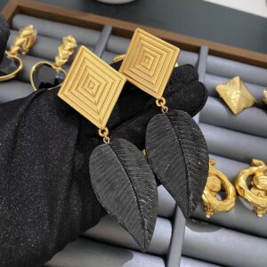 344#Retro black leaf ear clip with geometric design, high-end fashion, no ear hole earrings, vintage earrings