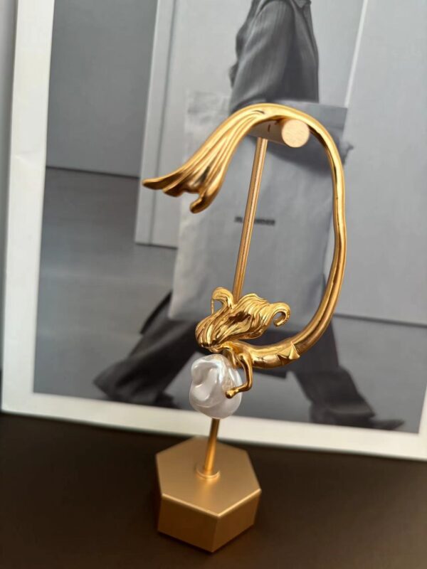 367#Senior designer mermaid paired with Baroque pearl light luxury single ear hook - Image 2