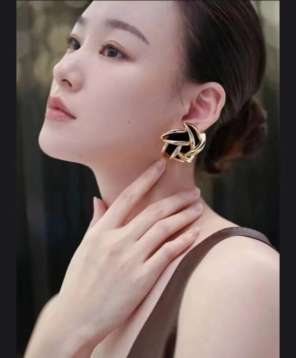348#French fashion design metal suede splicing ear clip circular vintage personalized light luxury earrings - Image 6