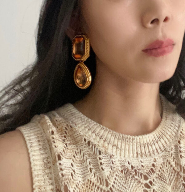 435#New vintage geometric water droplet ear clip retro earrings with light luxury and high-end customization style, fashionable earrings