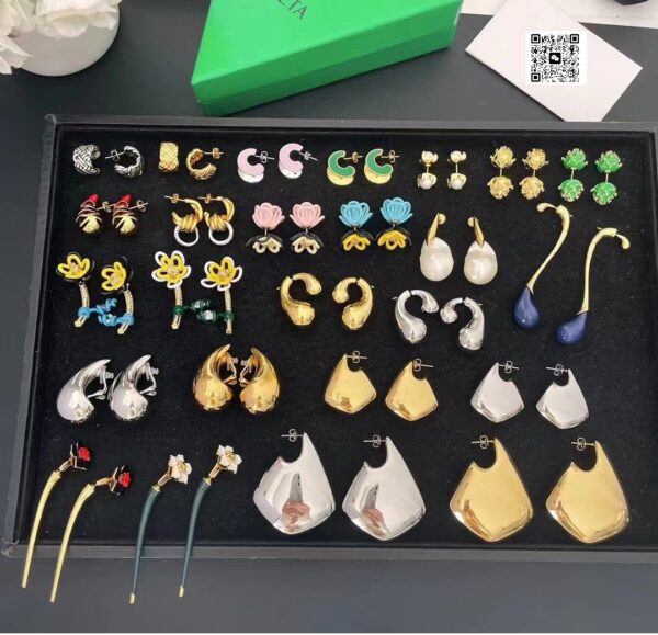 436#Fashionable new ear clip, European and American light luxury style, high-end feeling, rhinestone earrings, stage versatile accessories, women's earrings - Image 15