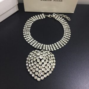 #473 French niche design heart-shaped necklace studded with diamonds
