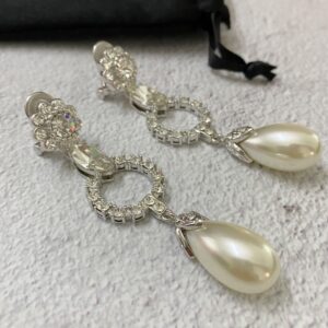#512 Exclusive High-Class Fashion Pearl Flower Crystal Ear Clip