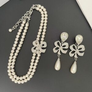 #498 Exclusive High-Class Exaggerated Butterfly Knot Crystal Ear Hooks - Simple Style, Fashionable Earrings