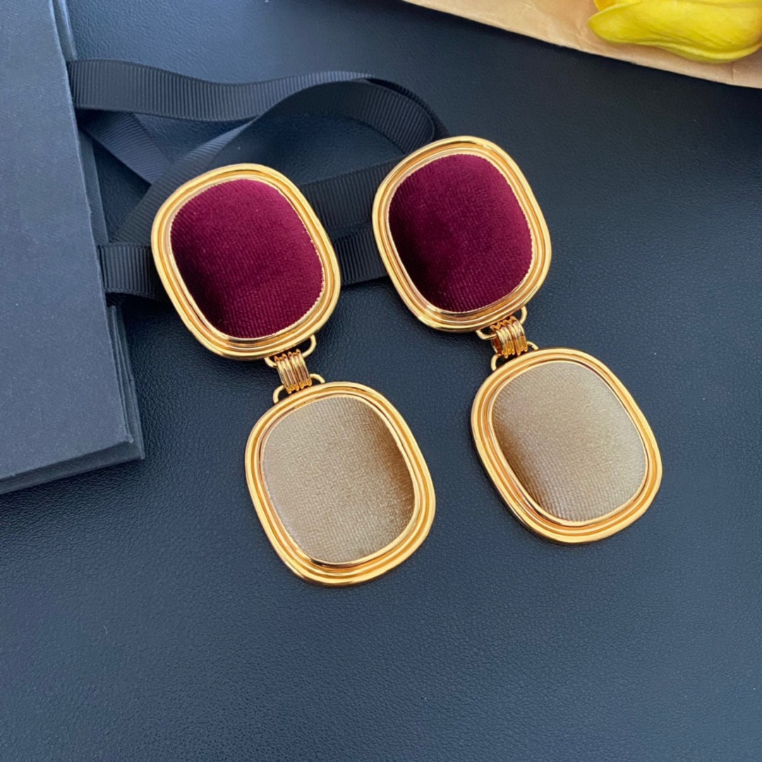 453#European and American fashion light luxury retro velvet metal square design ear clip high-quality women's earrings - Image 2