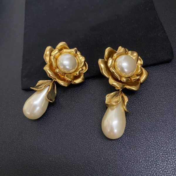 45066#European and American retro black gold enamel camellia pearl water droplet designer ear clip light luxury fashion Hong Kong style vintage earrings earrings - Image 3