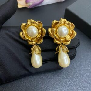 45066#European and American retro black gold enamel camellia pearl water droplet designer ear clip light luxury fashion Hong Kong style vintage earrings earrings