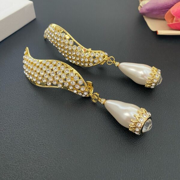 44666#European and American retro design hollowed out full diamond wings irregular light luxury water droplet pearl long sweeping shoulder earrings - Image 5