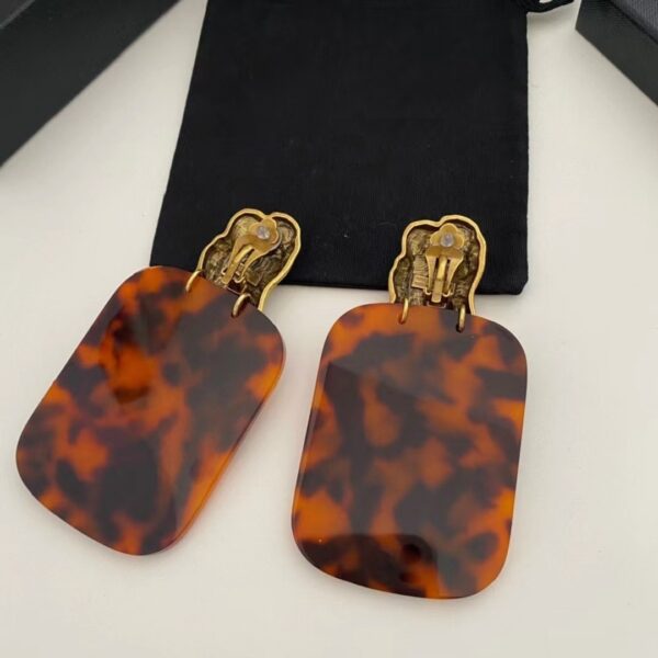 44966#European and American metal light luxury design antique ear clip acrylic resin tortoiseshell earrings ear clip antique leopard pattern earrings - Image 6