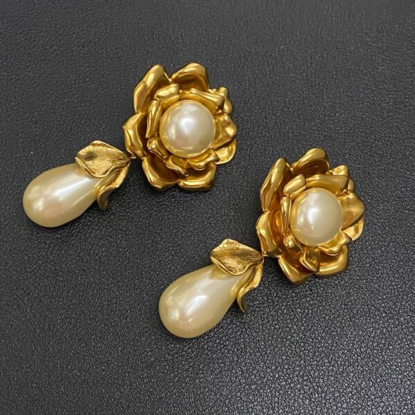 45066#European and American retro black gold enamel camellia pearl water droplet designer ear clip light luxury fashion Hong Kong style vintage earrings earrings - Image 4