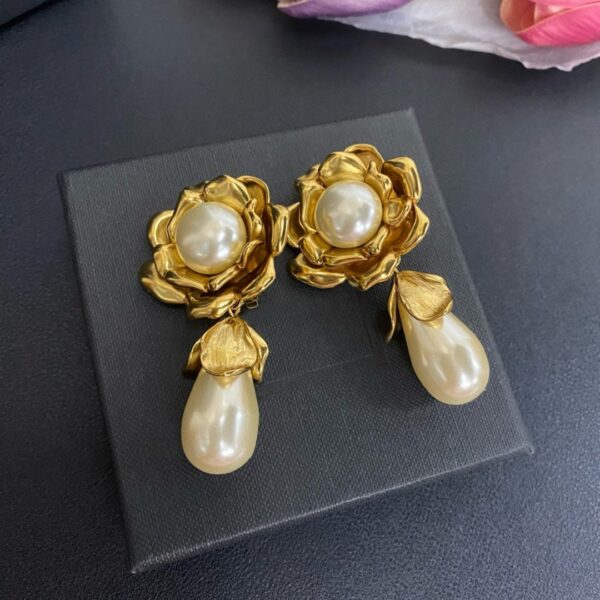 45066#European and American retro black gold enamel camellia pearl water droplet designer ear clip light luxury fashion Hong Kong style vintage earrings earrings - Image 5