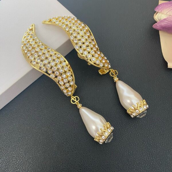 44666#European and American retro design hollowed out full diamond wings irregular light luxury water droplet pearl long sweeping shoulder earrings - Image 7