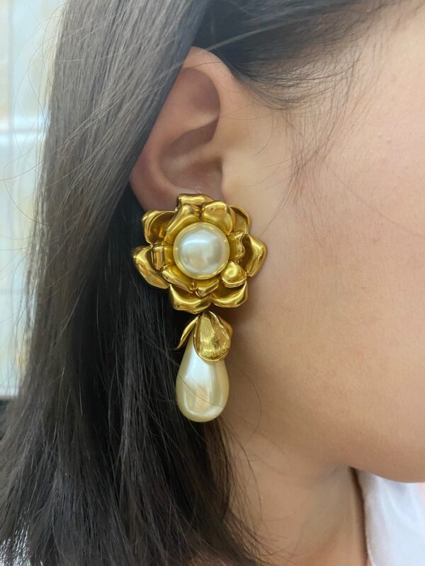 45066#European and American retro black gold enamel camellia pearl water droplet designer ear clip light luxury fashion Hong Kong style vintage earrings earrings - Image 7