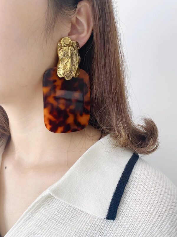 44966#European and American metal light luxury design antique ear clip acrylic resin tortoiseshell earrings ear clip antique leopard pattern earrings - Image 9
